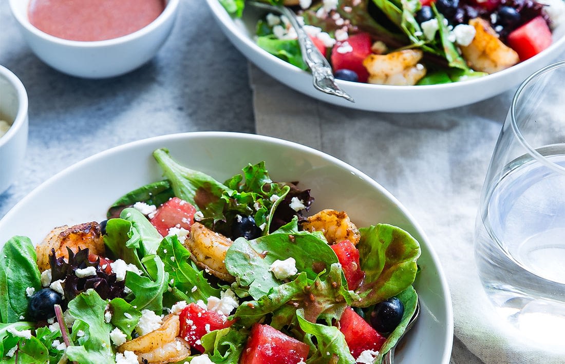 buffet de salades pour un repas fraternel