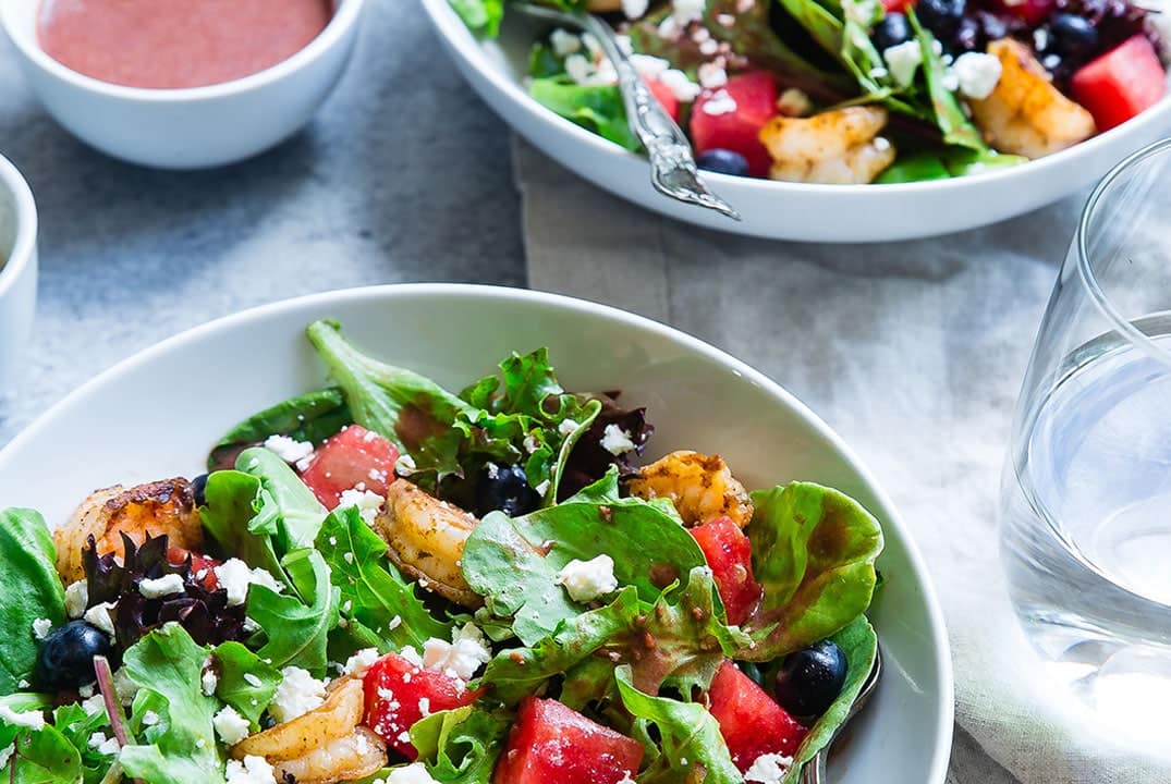 buffet de salades pour un repas fraternel